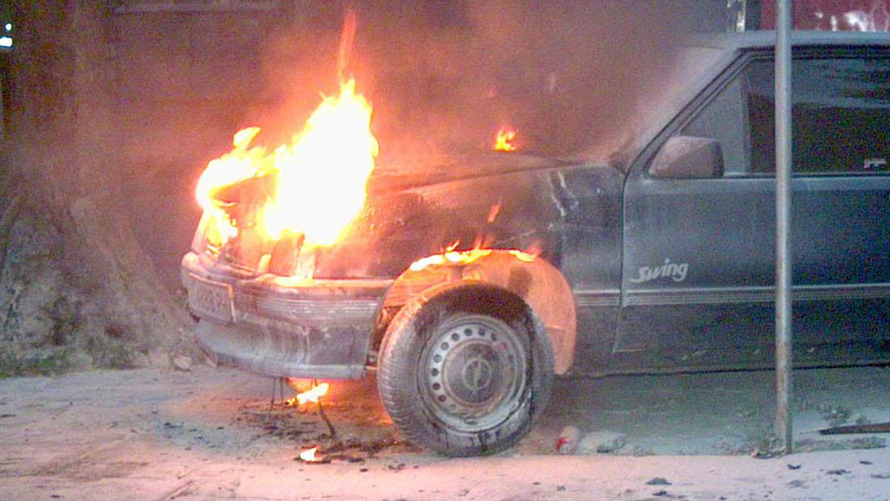 Кола се запали на Околовръстното шосе в София