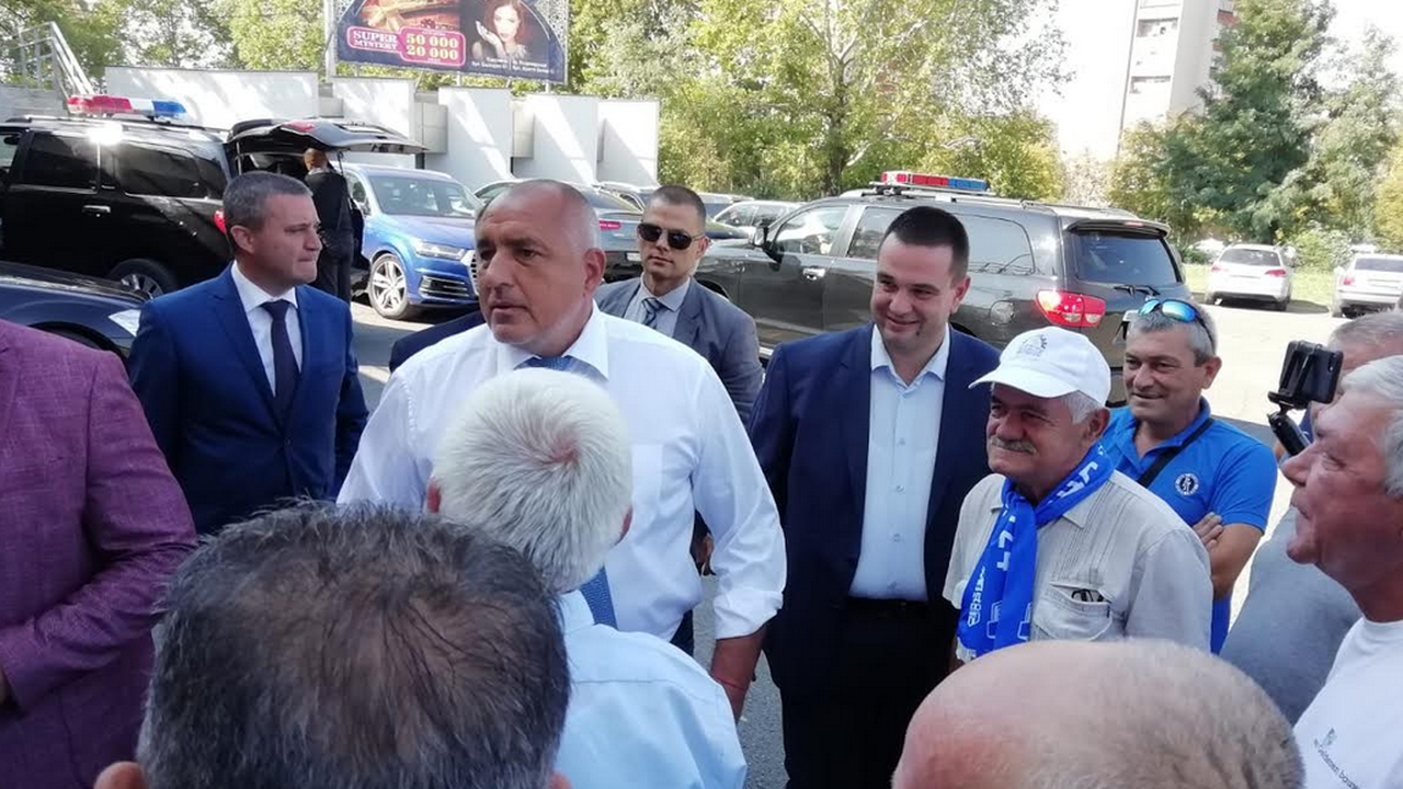 Борисов на пътя Момчилград-Крумовград-Ивайловград: Влади, тук е България, не само на жълтите павета