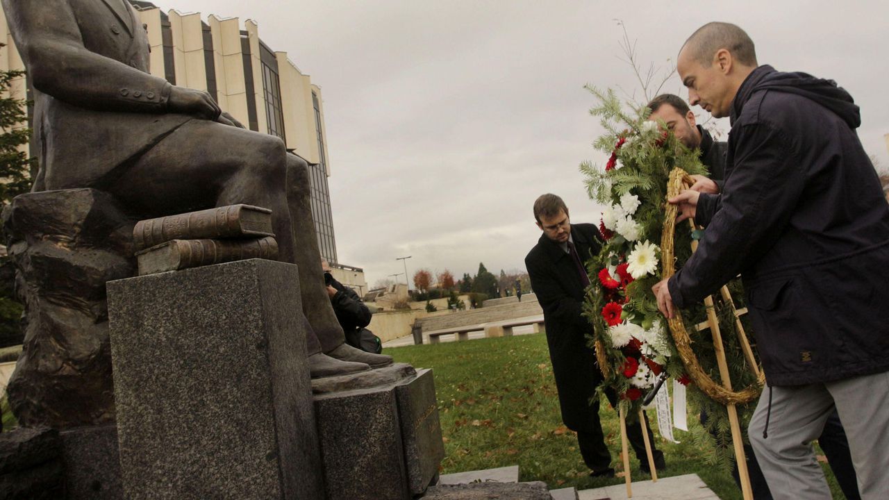 Откриха мемориал на Симеон Радев в София