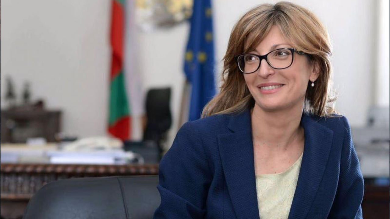 Захариева ще участва в церемония по повод 110 години двустранни дипломатически отношения с Холандия