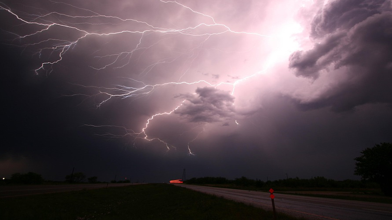 Мълния рани двама турски войници в източния турски окръг Ерзинджан
