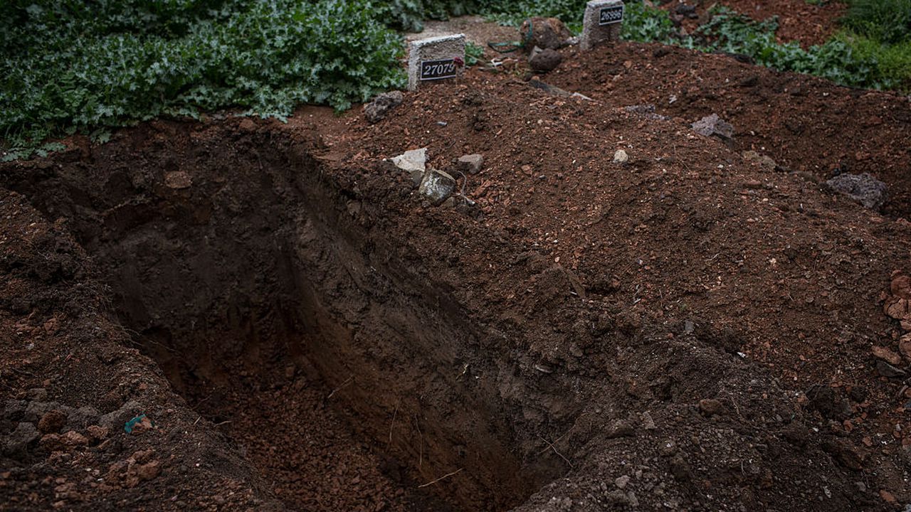 Мистерията с разкопаните гробове във Ватикана отново се заплете