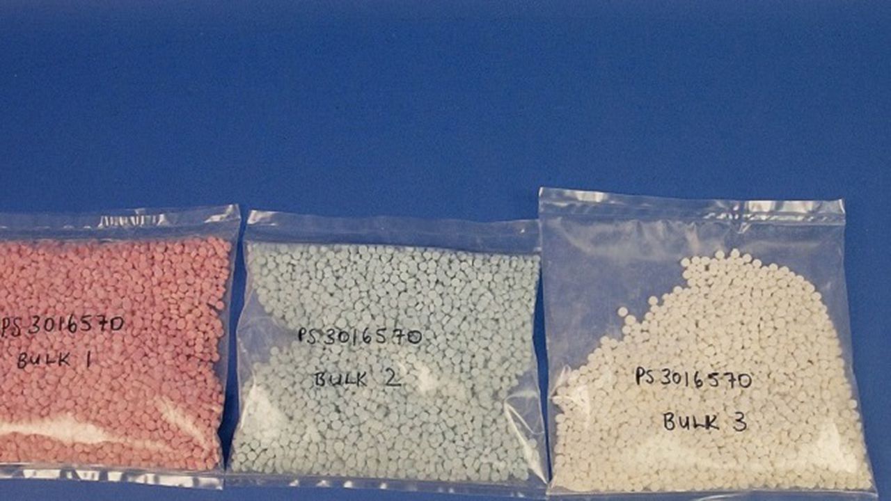 Окошариха криминално проявен с раница, пълна с амфетамини