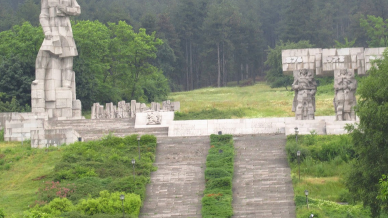 100 000 лв. са дадени за некачествен ремонт на мемориала на Ботев в Калофер