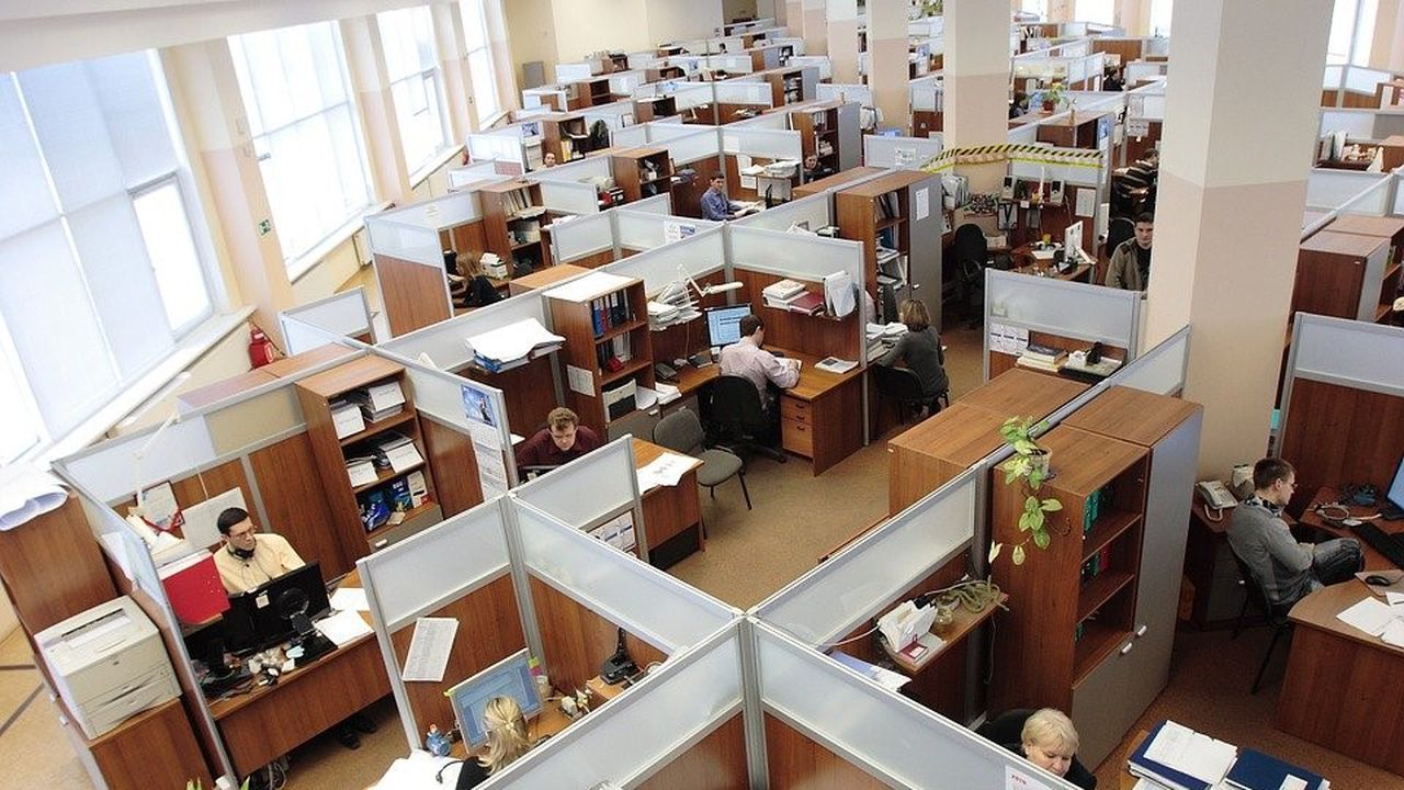 Европейската агенция по безопасност и здраве препоръчва работниците да са на два метра един от друг