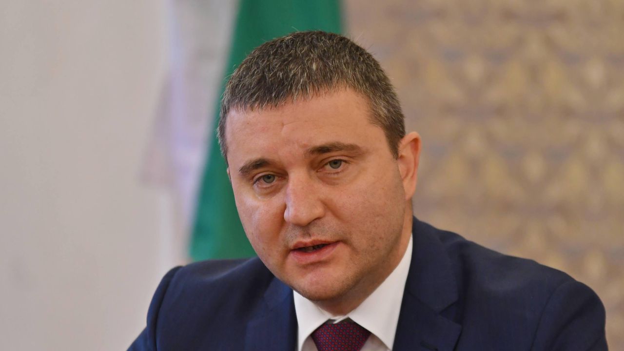 Вижте позицията на Владислав Горанов за есемесите на Божков