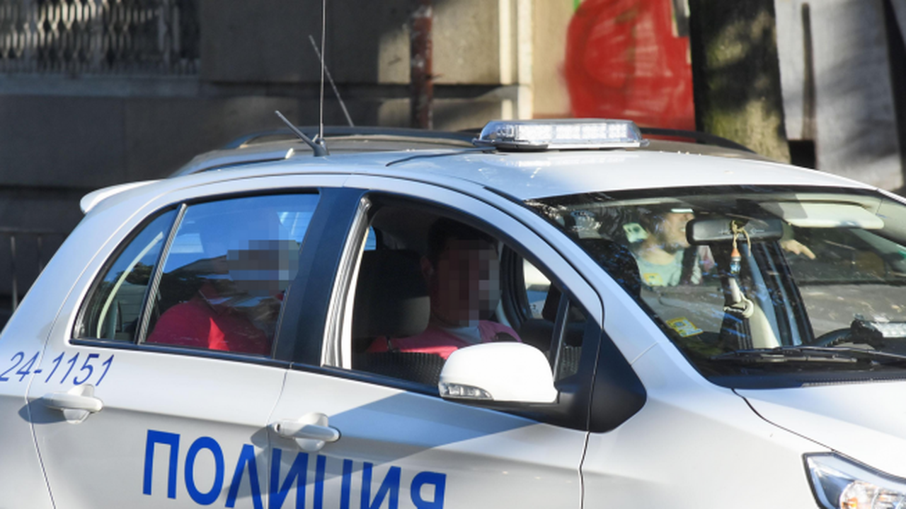 Мъж разбива врати с желязо, за да открадне бойлер и четка за тоалетна