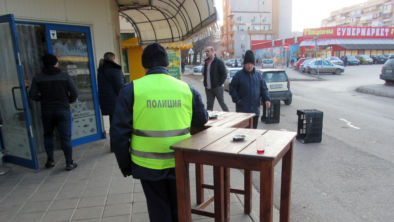 Пиянски скандал в Русе завърши със забит в лицето нож