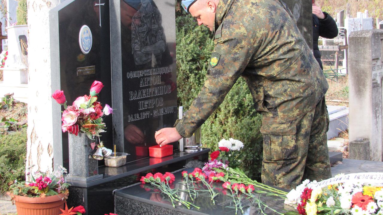 В Русе почетоха паметта на загиналия в Кербала Антон Петров