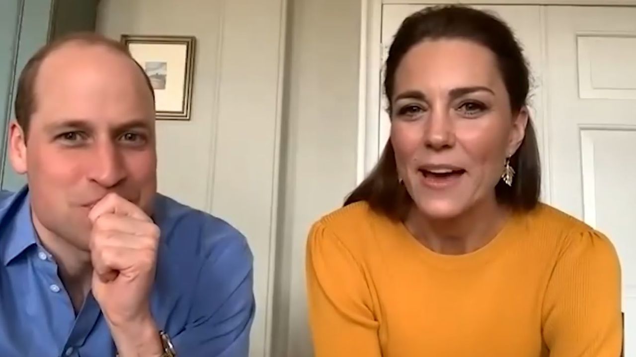Уилям и Кейт изненадаха малки ученици