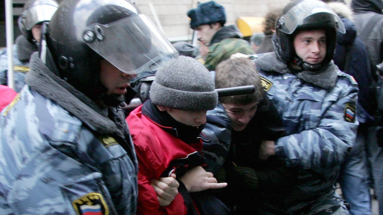 Руските власти отправят противоречиви сигнали преди местния вот в неделя