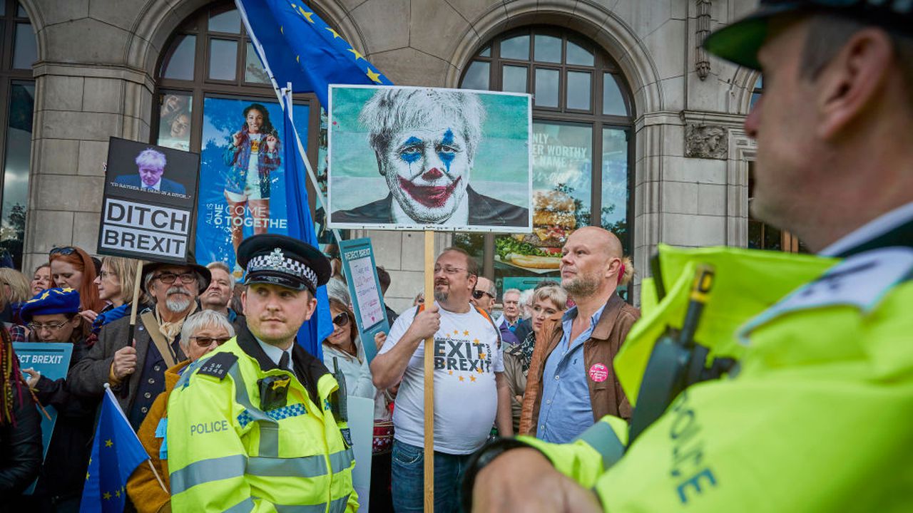 Десетки хиляди протестират в Лондон срещу Брекзит