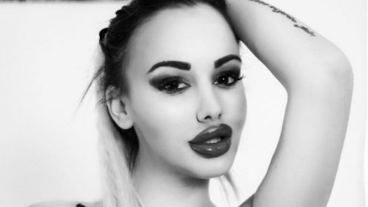 Кристин Каменова се пусна гола навръх Бъдни вечер (снимка 18+)