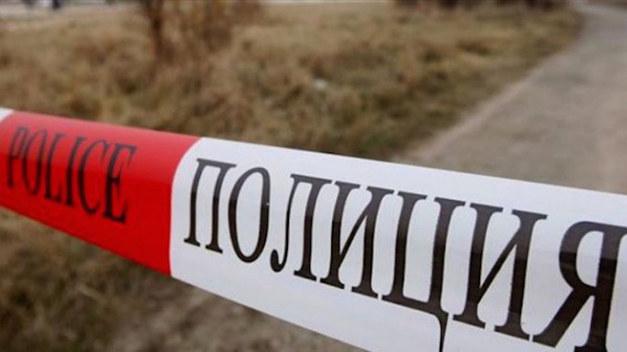 МВР публикува 3 нови снимки от намерени части от дрехи и вещи на убитите край Негован