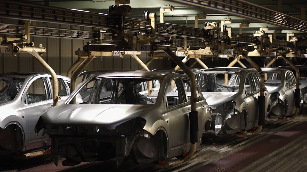 Автомобилостроителите в Индия спират производство заради коронавируса