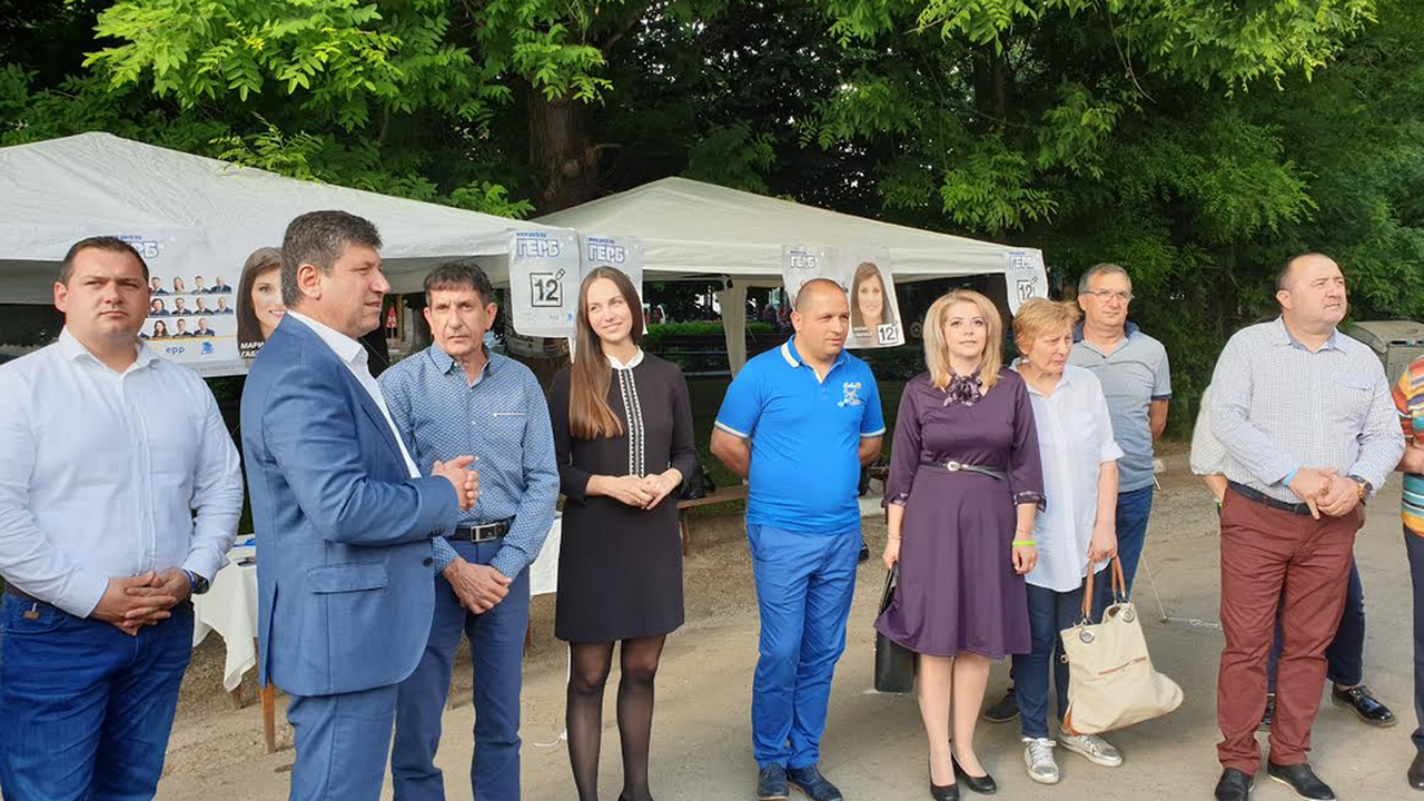 Ева Майдел в с. Брестовица: В ЕП трябва да отидат хора, които знаят как се брани националният интерес и как се печелят битки