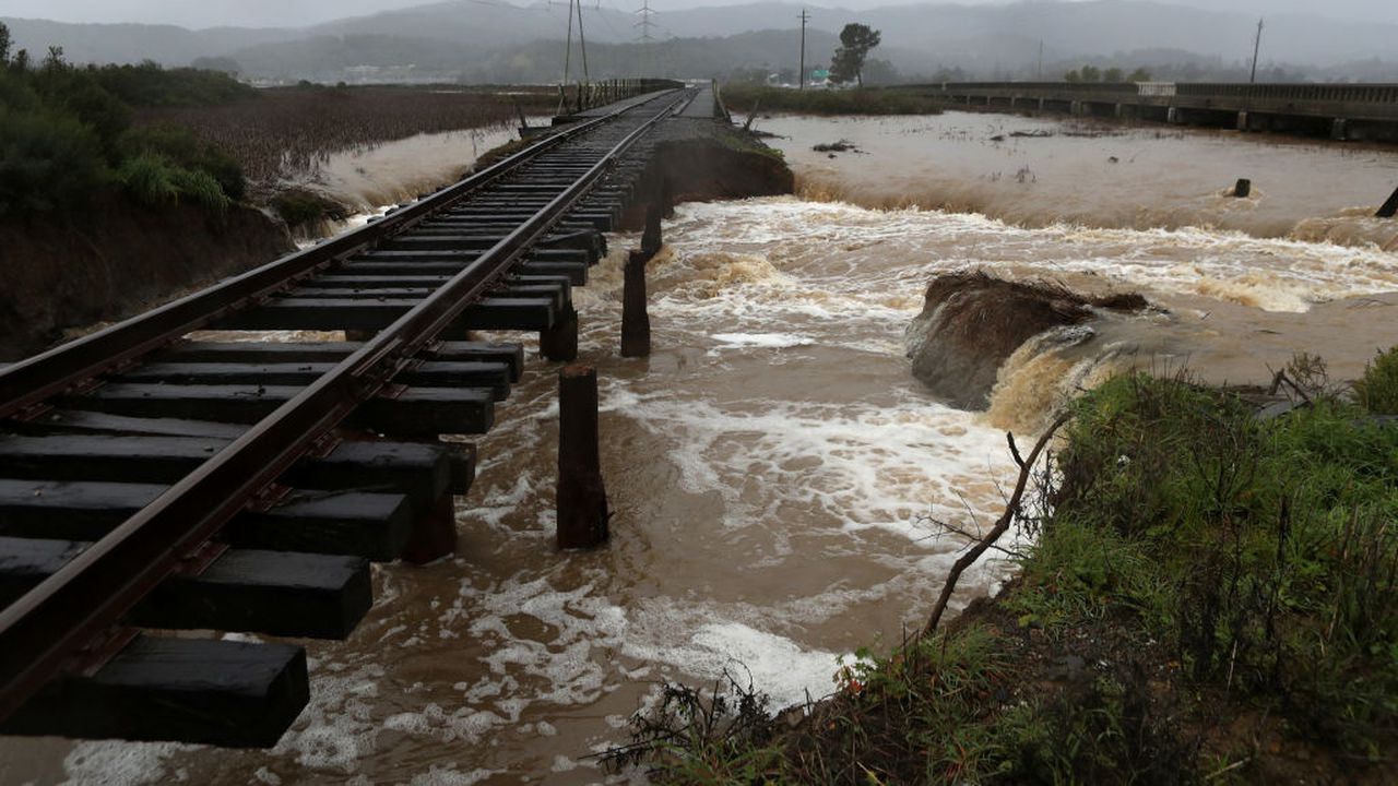 Срутване на земна маса блокира стотици туристи в Нова Зеландия