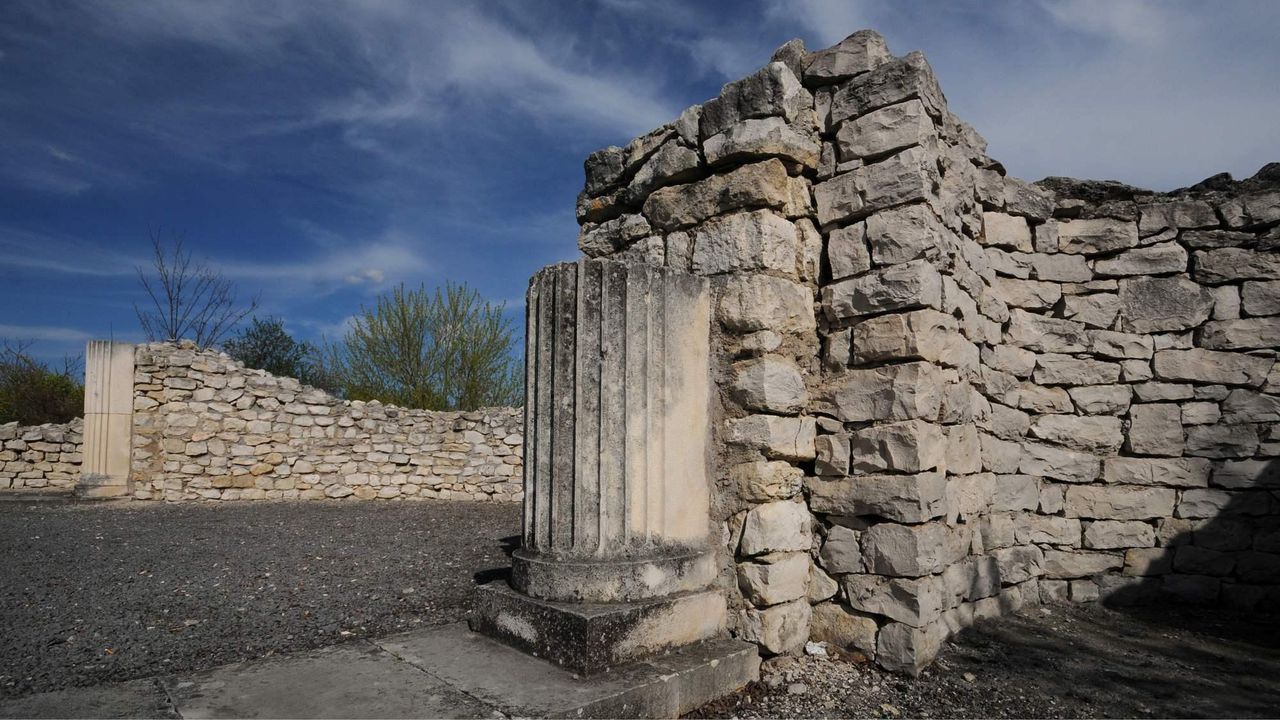 След Царевец, отварят за туристи крепостта Трапезица и Римския град