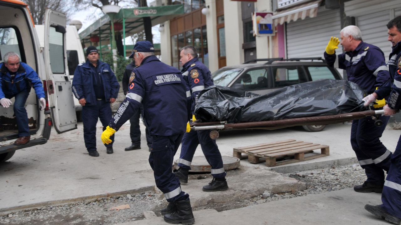 Психично болен преби до смърт майка си