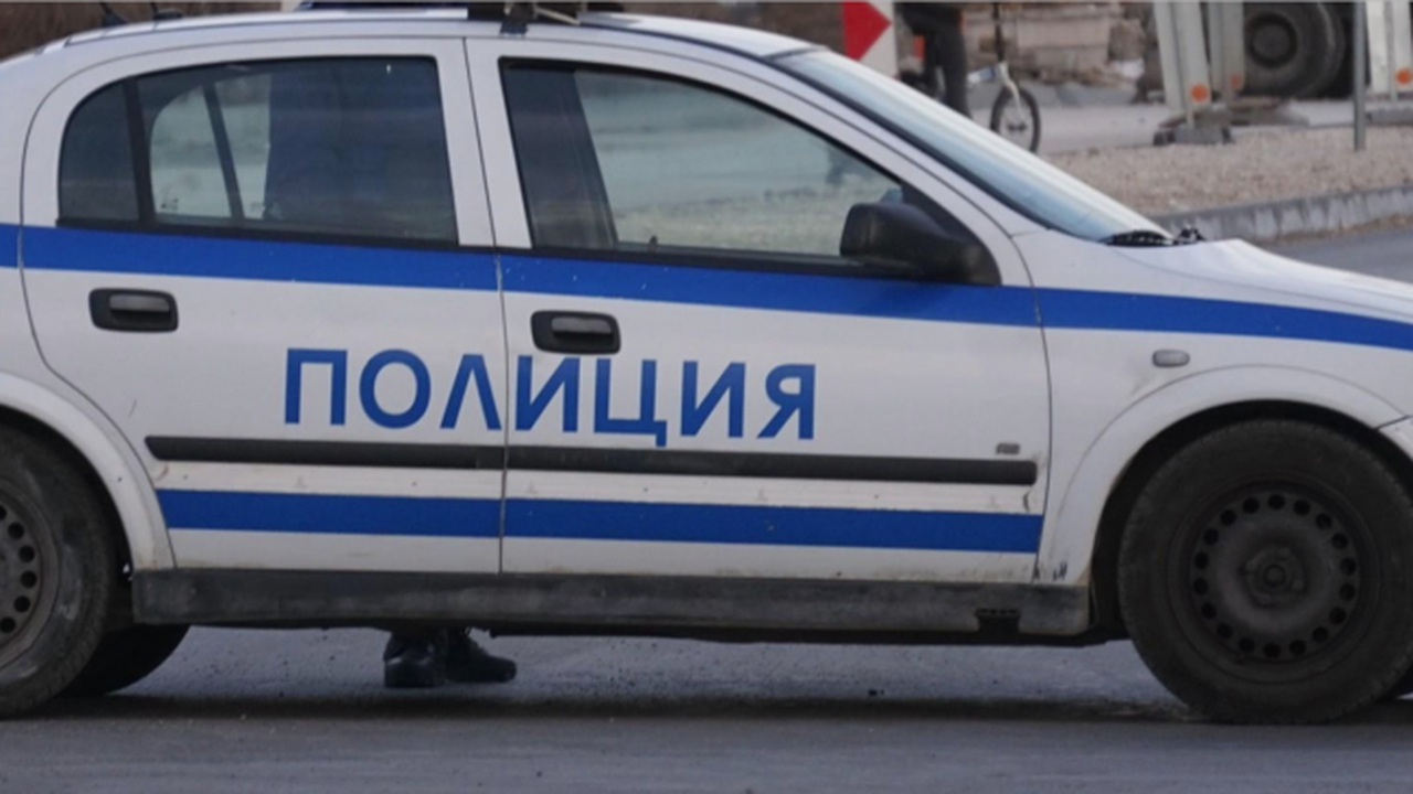 Жена заплашва да скочи от мост в София