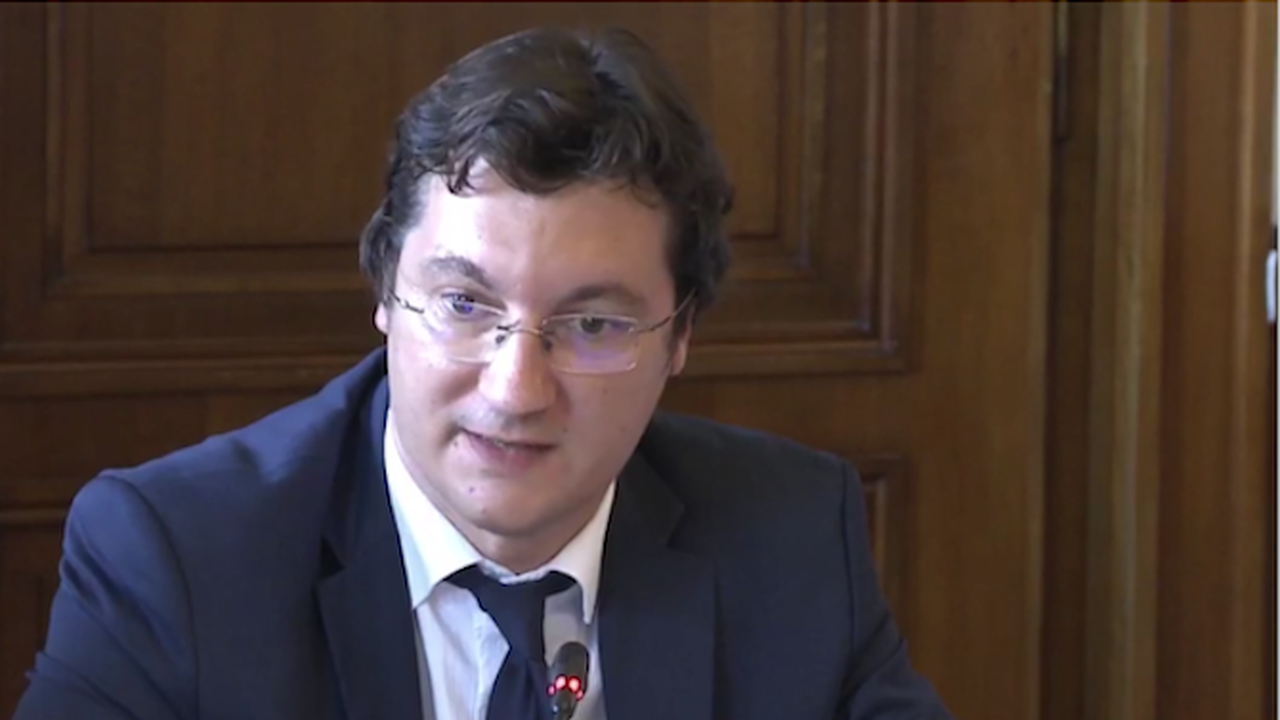 Крум Зарков: Можем да вземаме парите на хората през машина, а да отчитаме машинно гласа им - не?