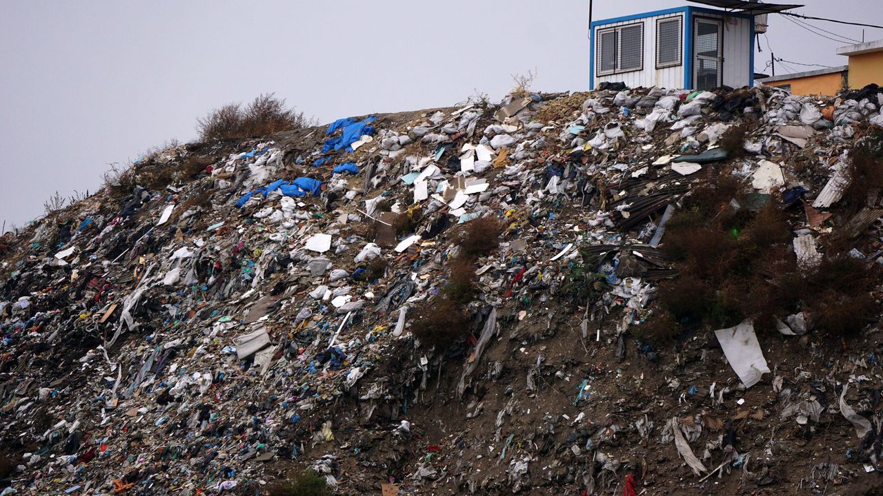 Безлов: Бизнесът с боклука е огромен