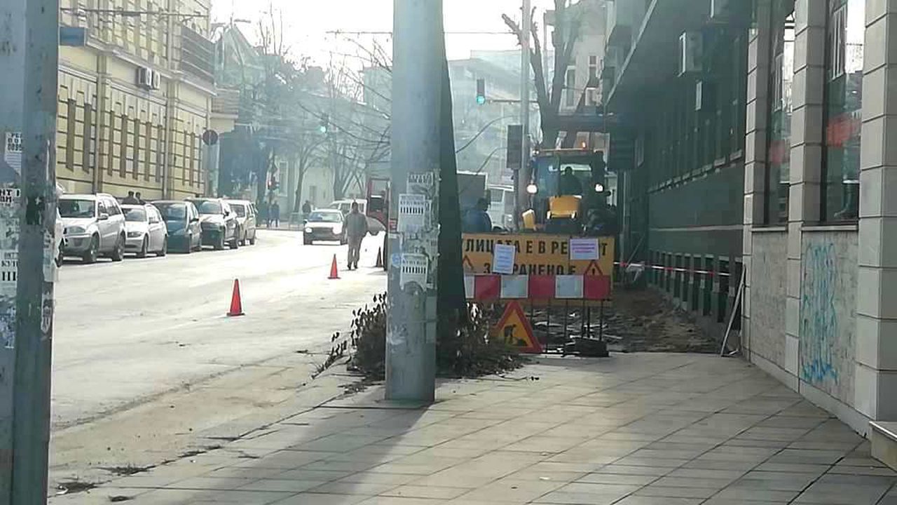 В Плевен продължават ремонтите на тротоари по основни улици