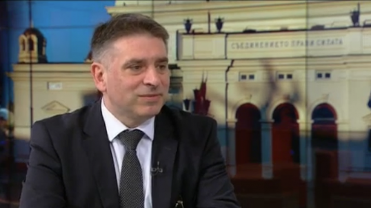 Идеята за промяна на статута на "тримата големи", обясни Данаил Кирилов