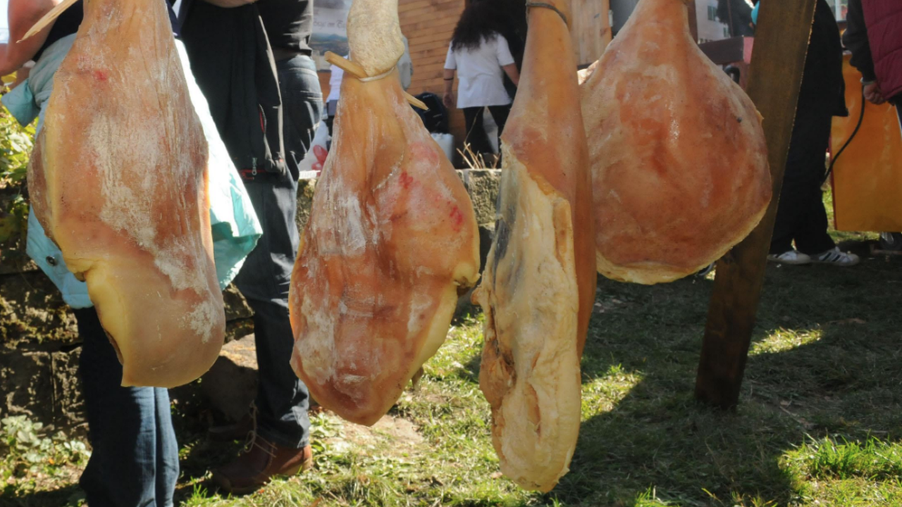 Балканджиите от Елена посрещнаха хиляди гости на традиционния Празник на еленския бут