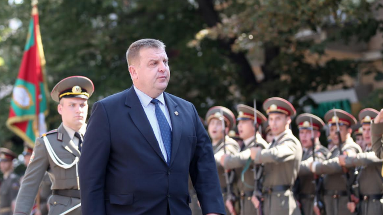 Каракачанов открива тренировъчен център за авиацията в Хърватия
