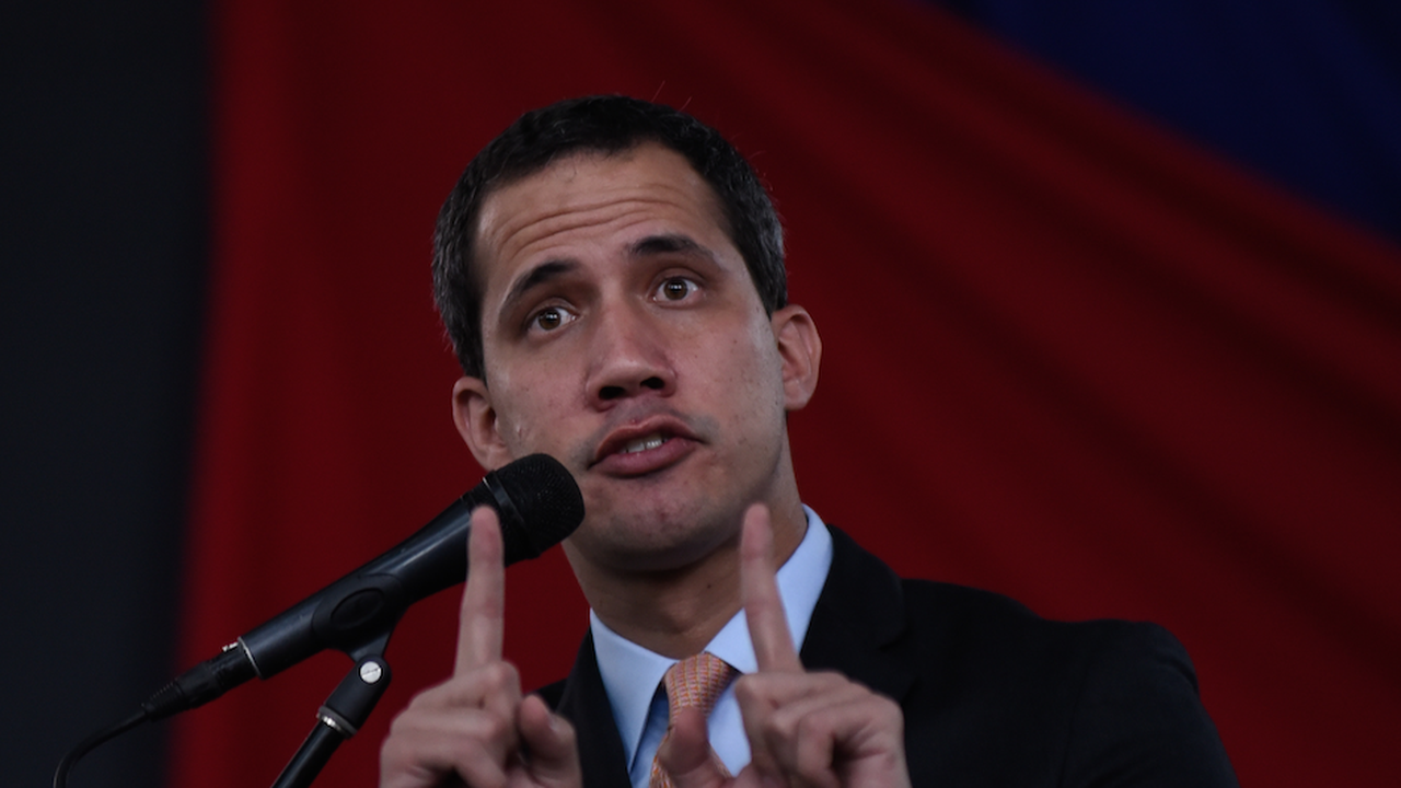 Гуайдо към световните лидери в Давос: Не изоставяйте Венецуела