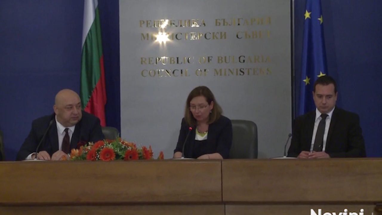 Красен Кралев и Зорница Русинова подписаха проект за осигуряване на младежки услуги в България