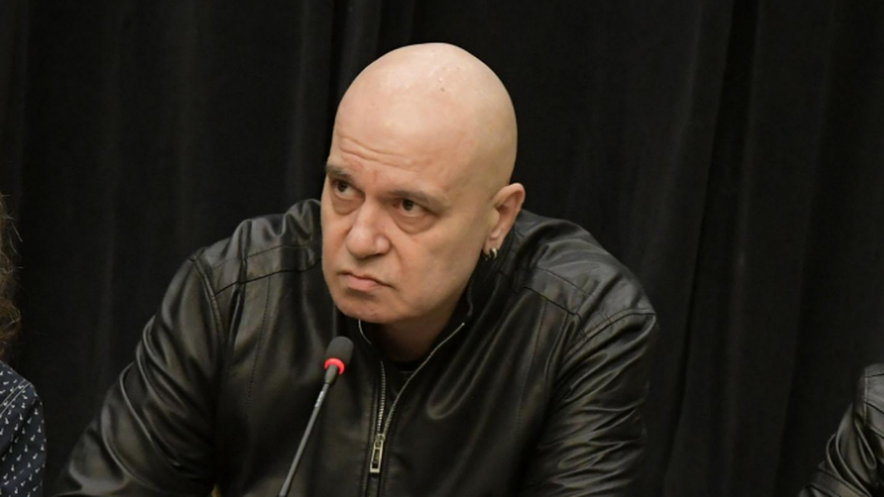 Внесоха документите на "Няма такава държава" на Слави Трифонов в съда