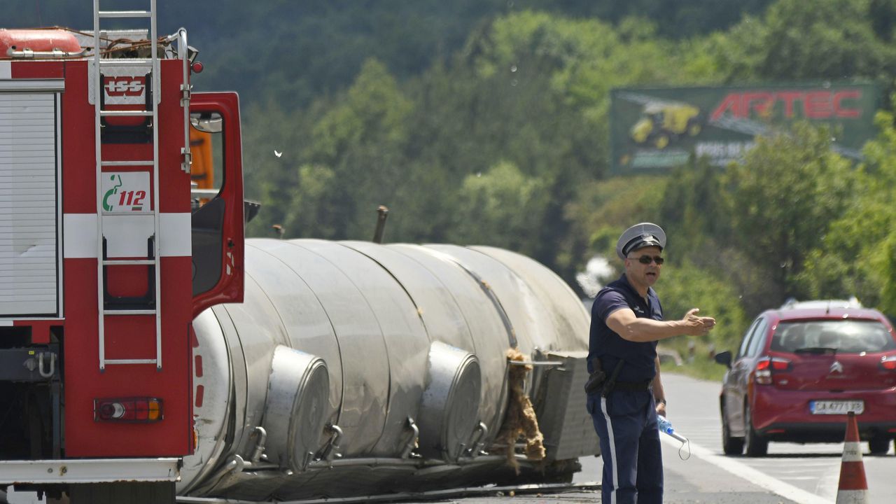 Цистерна се преобърна на околовръстния път на Казанлък