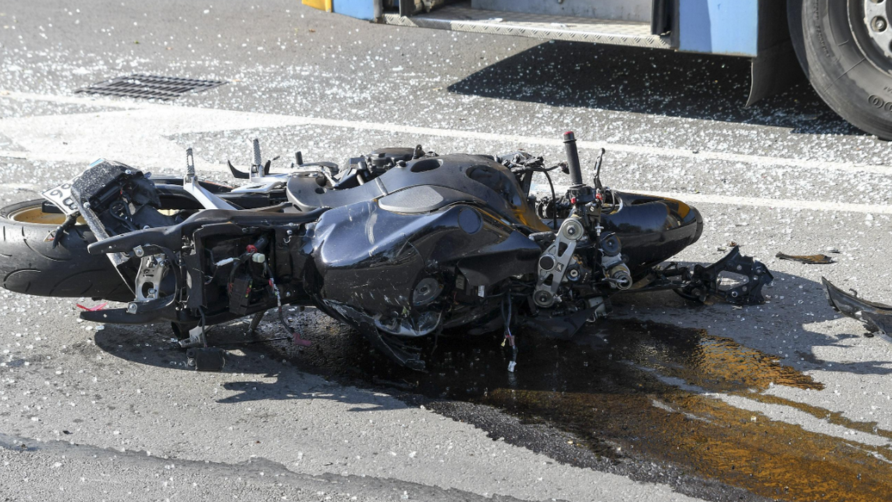 15-годишен мотоциклетист пострада при катастрофа