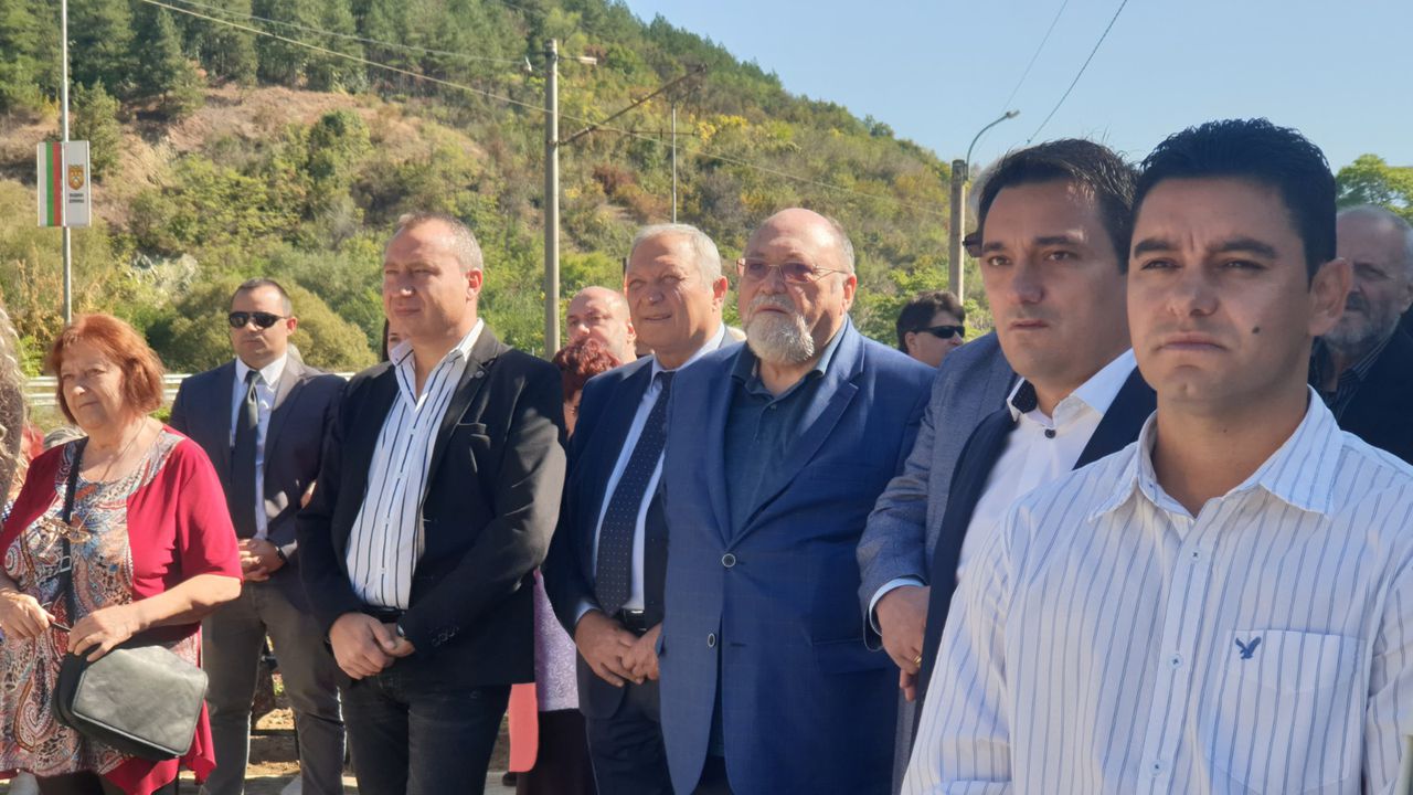 Ивайло Константинов на откриването на мемориала на Дупнишките барикади: Поколенията трябва да имат място, на което да се учат на демокрация