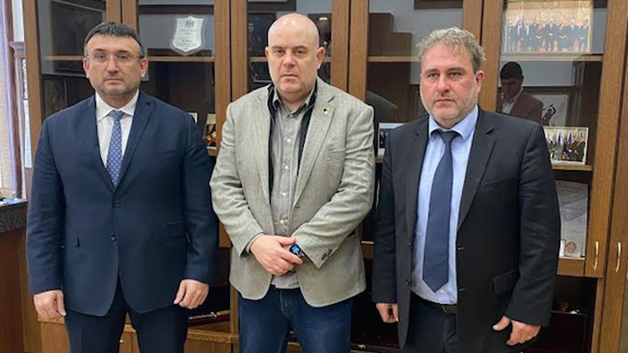 Гешев, Маринов и Банов създадоха обща работна група