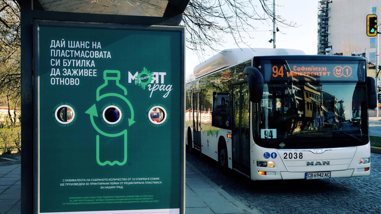 Монтират системи за охлаждане по спирките в София