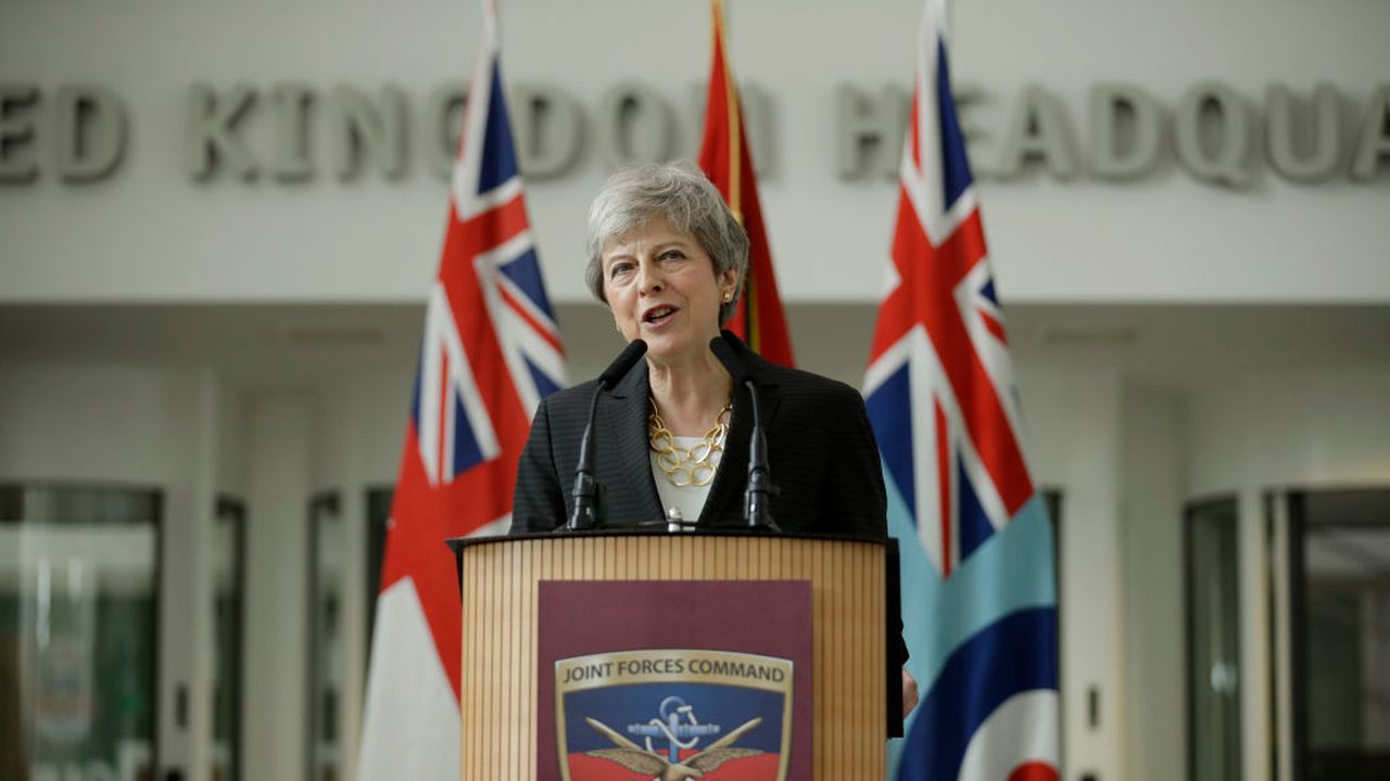 Тереза Мей подкрепи изпадналия в немилост пред Тръмп британски посланик в САЩ 