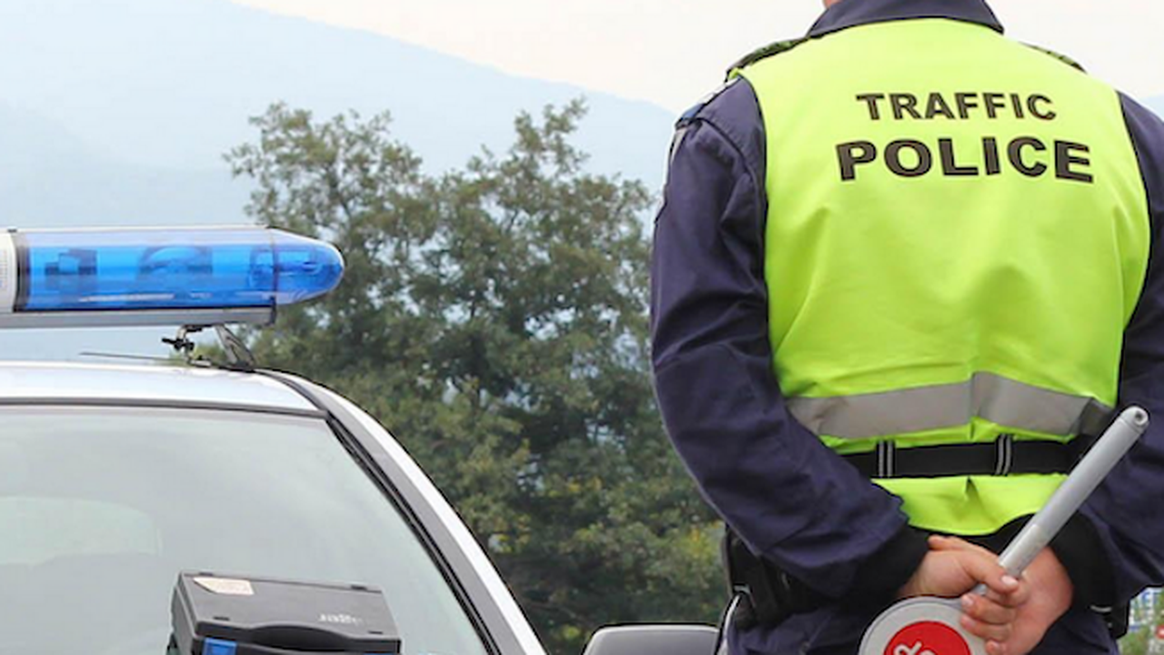 От 14.00 ч. до 20.00 ч. се спира движението на камиони над 12 т по магистралите