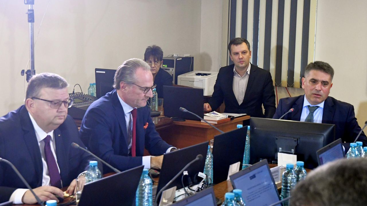 Лют спор във ВСС какво да правят с указа на Радев
