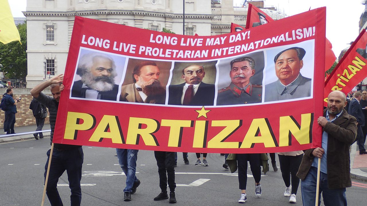 Социалисти и комунисти празнуват 1 май в Лондон