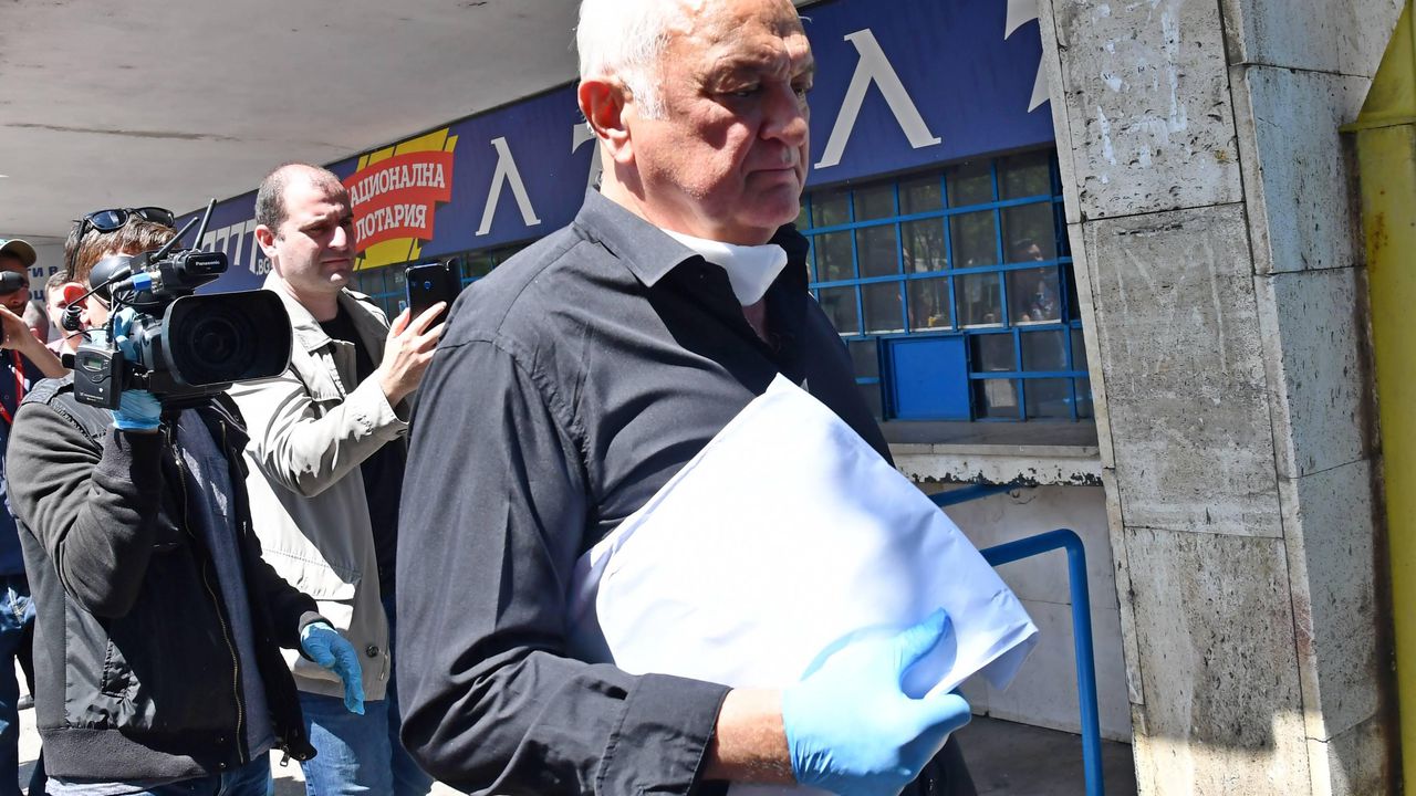 Диков върна акциите на Левски. Той призна, че Божков доста гадно е играл