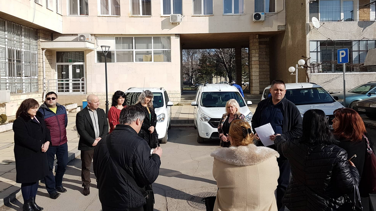 С три нови автомобила ще се обслужват потребителите на социални услуги в Разград