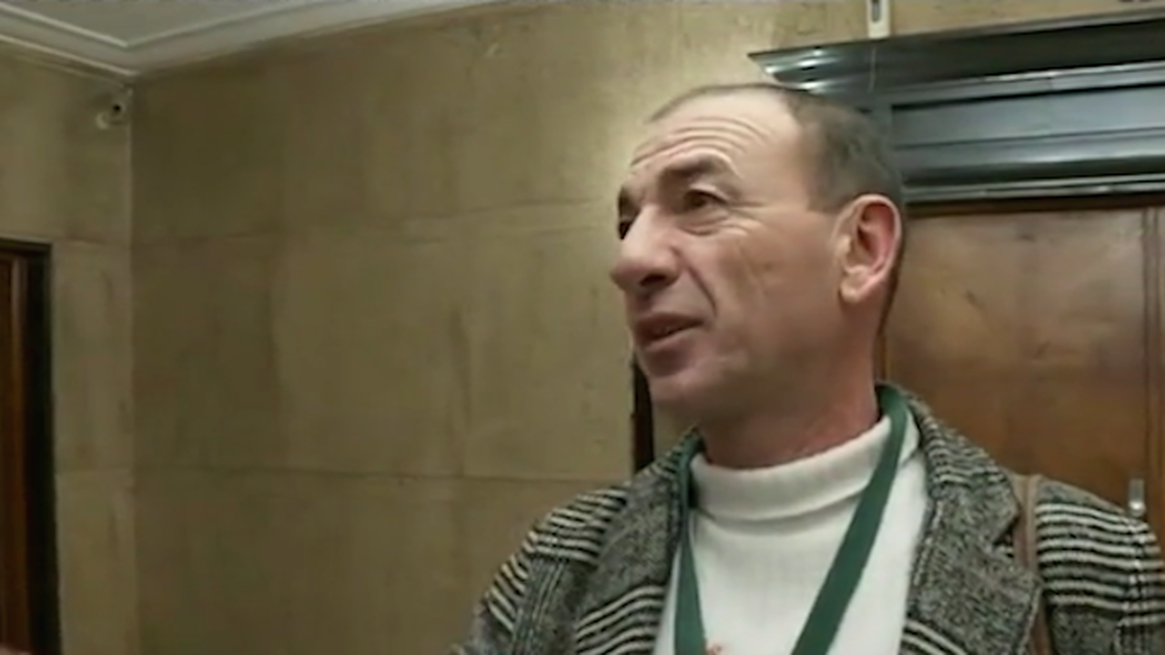 Актьорът, качил българския флаг на сцената на "Оскарите", пристигна у нас