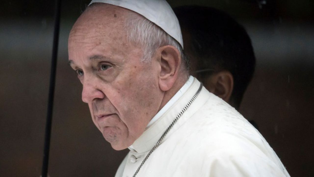 Папата заклейми "закостенялостта" и предупреди за опасност от отслабване на християнството