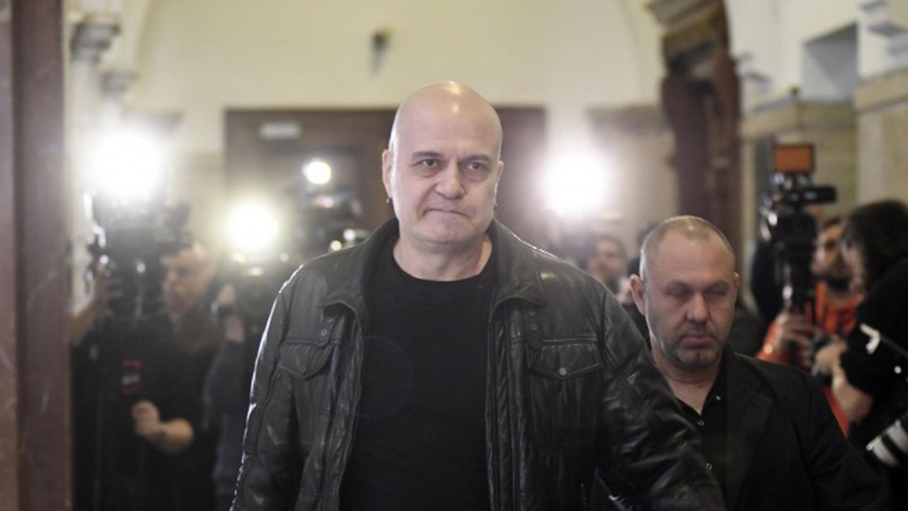 Съдът отказа да регистрира партията на Слави Трифонов