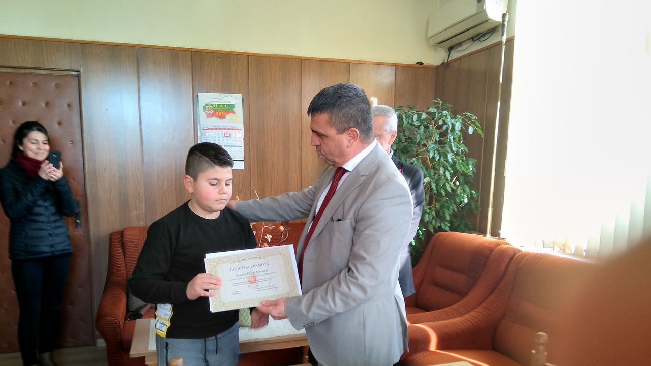 Ученик намери портфейл с пари и документи и го върна
