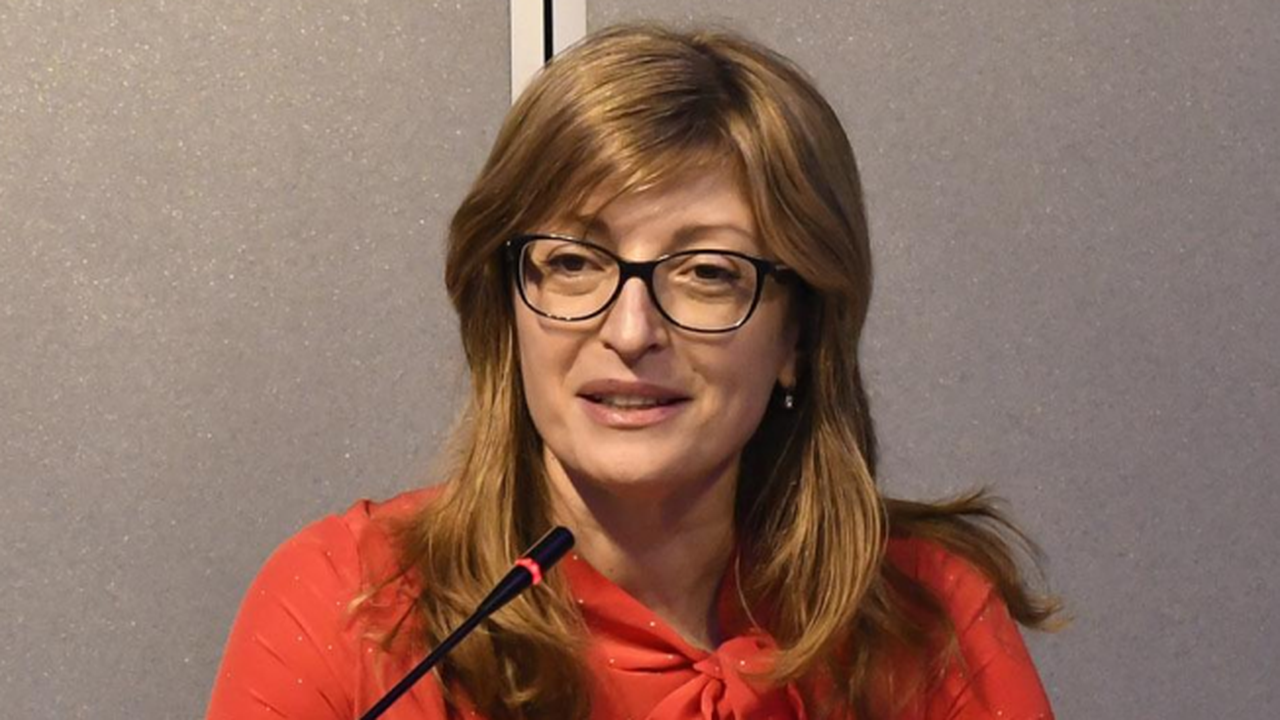Екатерина Захариева: Папата не каза да отворим границите си за мигранти