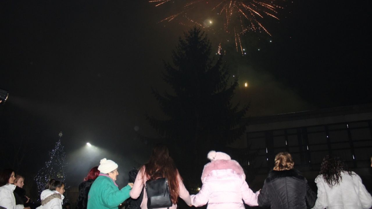 С музика, хора и заря тетевенци  са посрещнали 2019 година